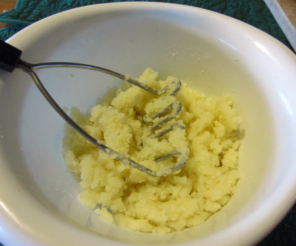 Mash the potato pulp
