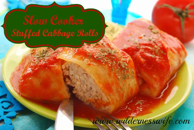 2 stuffed cabbage rolls from our Stuffed cabbage roll recipe on a green plate